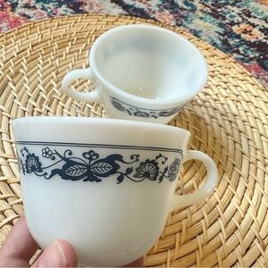 Vintage Pyrex Old Town Blue Onion Milk Glass Mugs 2